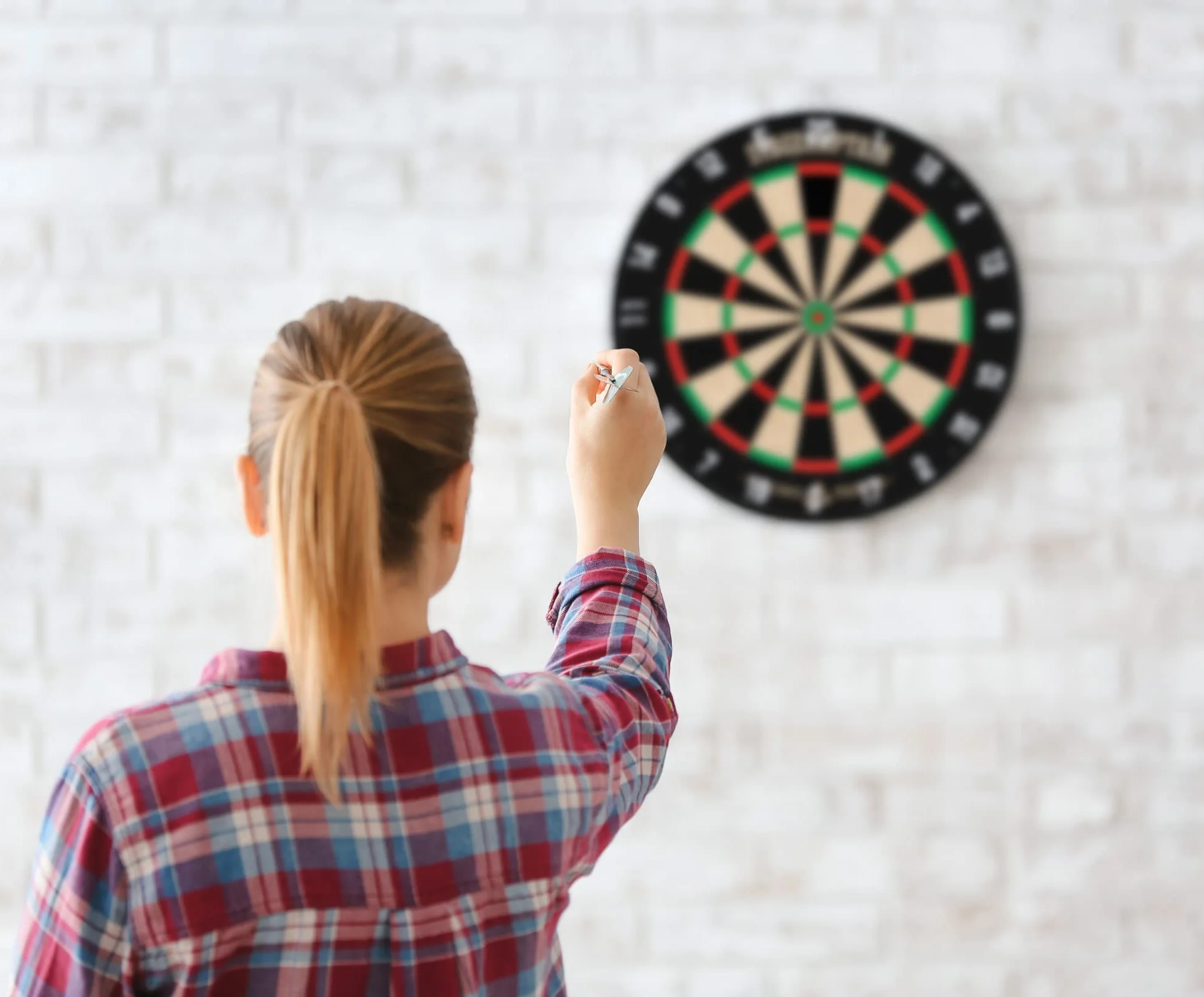 Stagecaptain DBS-1715C Bullseye Champion – Profesjonalna Stalowa Tarcza z Sizalu i 6 Rzutkami