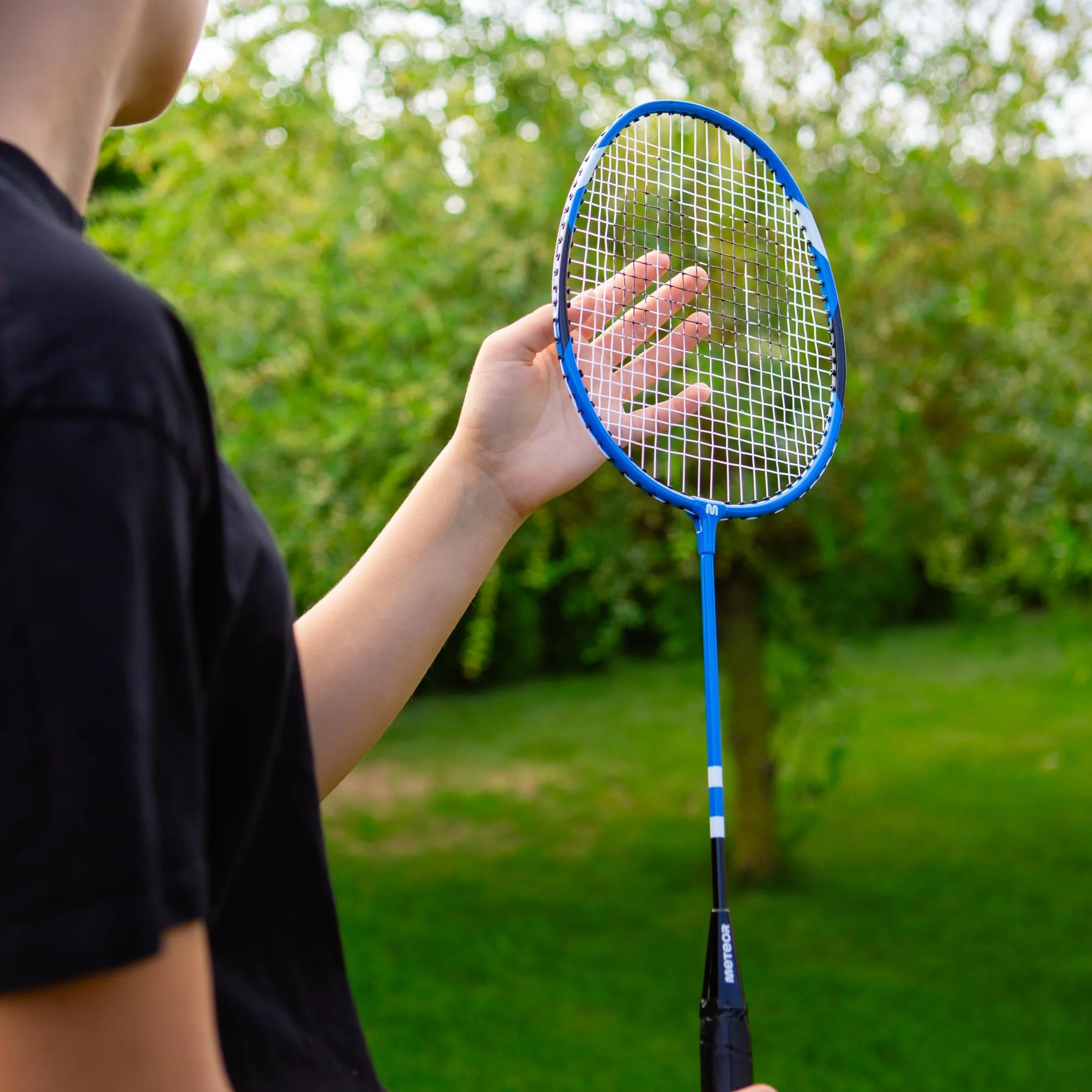 Zestaw do badmintona dla 2 osób Set rakietki badminton paletki aluminiowe do ogrodu Łatwy montaż dla dorosłych dzieci młodzieży rodziny z 6 lotkami METEOR