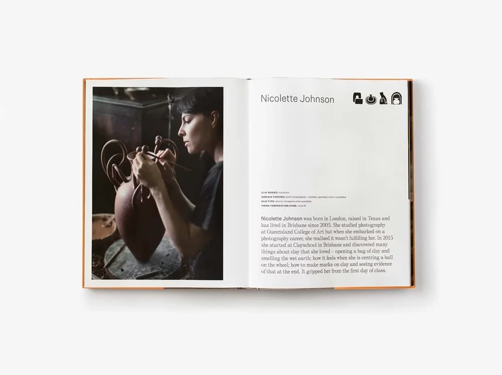 Earth & Fire : Modern potters, their tools, techniques and practices /anglais