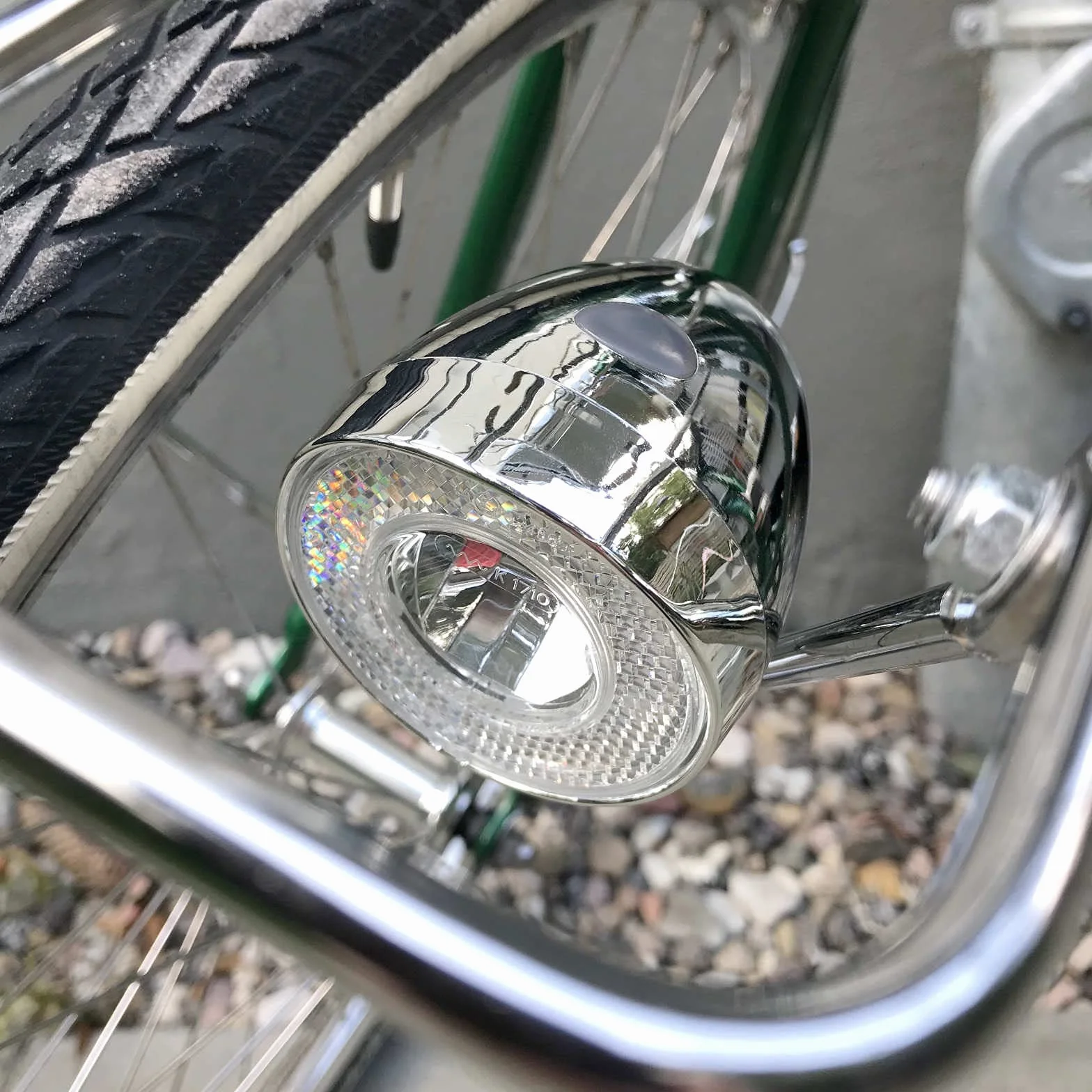 Retro reflektor LED rowerowy światło przednie z chromowanym wyglądem i zasilaniem bateryjnym