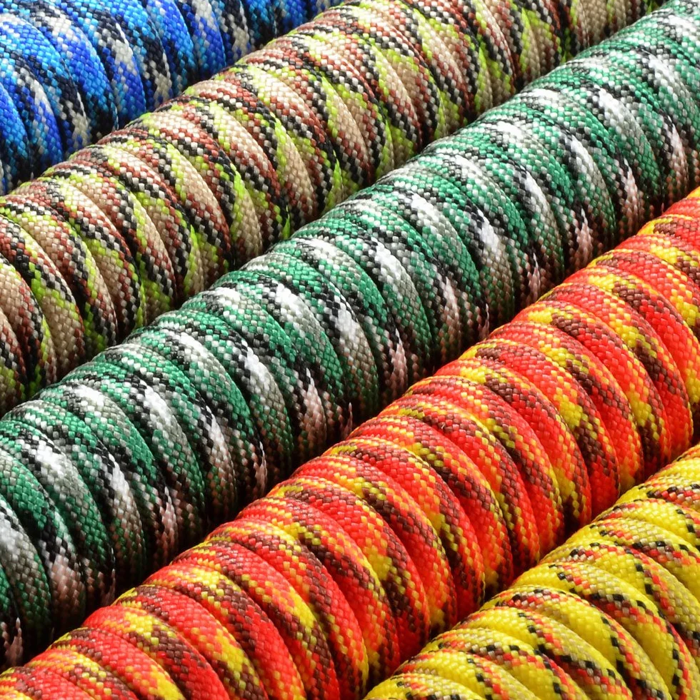 Paracord 550 linka nylonowa/poliestrowa o długości 30 m, z 7 rdzeniowymi pasmami do bransoletek, linek, naszyjników, linka o grubości 4 mm, linka wielofunkcyjna, linka survivalowa, obciążenie do 250 kg
