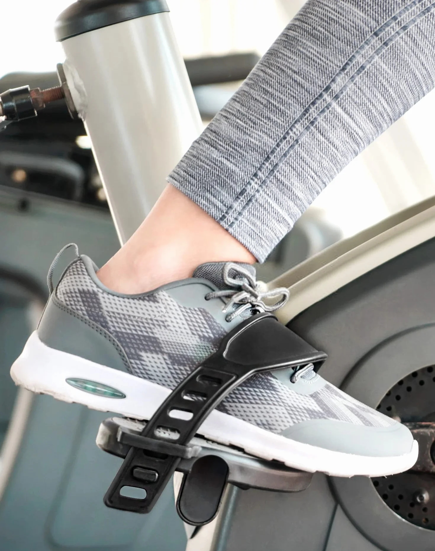 QWORK® 2 pary pasków na pedały roweru treningowego, uniwersalne paski na pedały, regulowana długość do rowerów spinningowych, roweru treningowego, domu lub siłowni